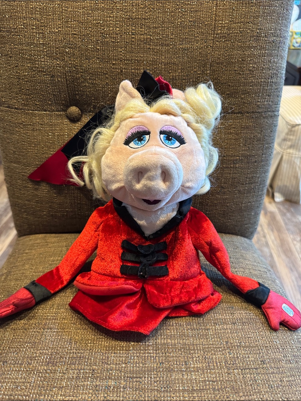 Miss Piggy Madame Alexander plush hand puppet
